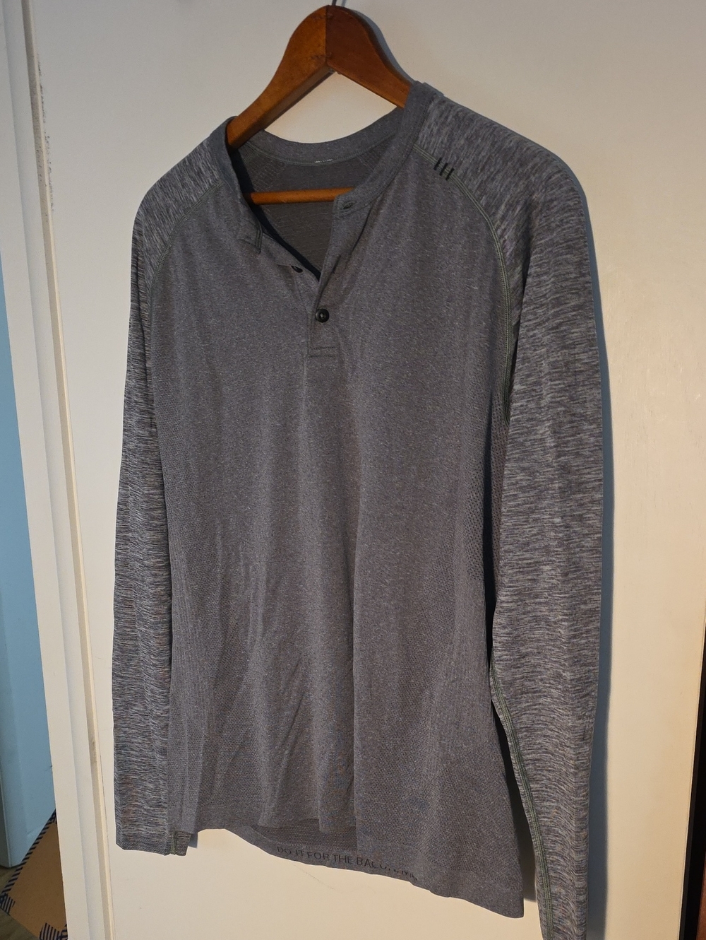 Lululemon Medium Men's Heathered Gray Long Sleeve Henley